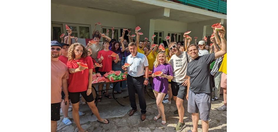 Кампус, «Классики» и пельмени: ректор ЧелГУ посетил активистов в «Парусе»