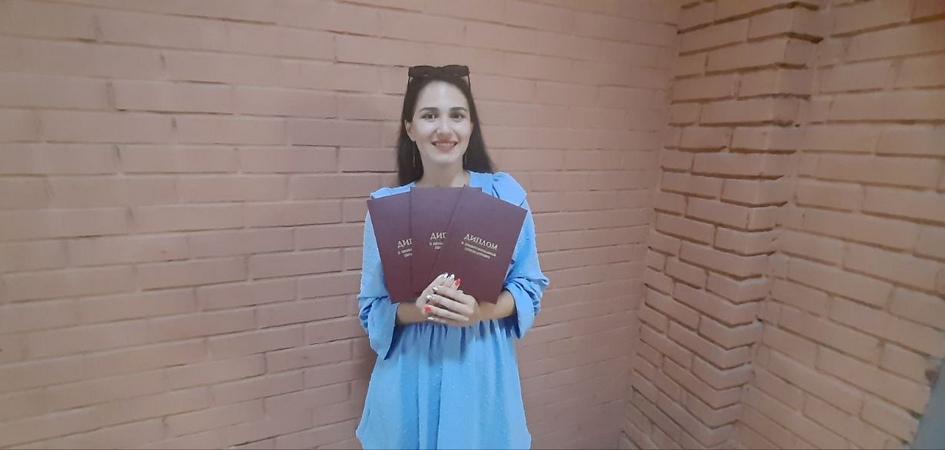 Выпускница ЧелГУ получила сразу четыре диплома