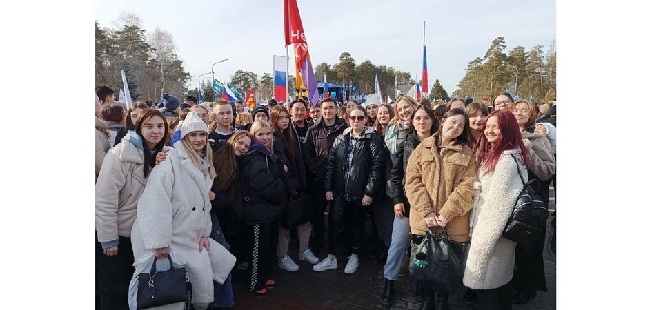 Студенты и ректор ЧелГУ отметили День воссоединения Крыма с Россией