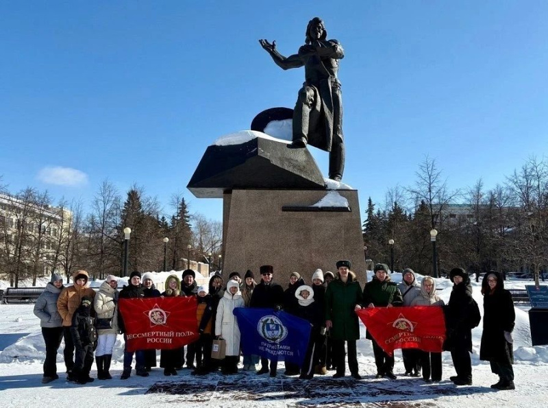 Сотрудники и студенты ЧелГУ почтили память героев УДТК 