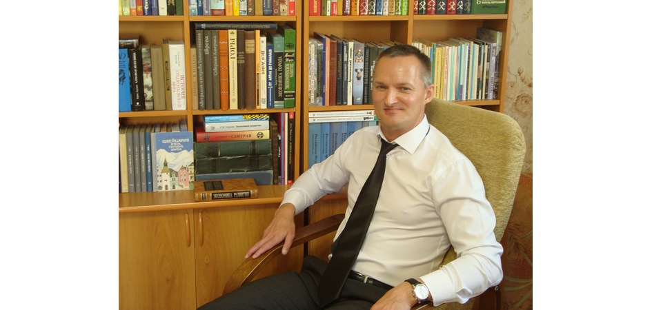 Преподаватель ЧелГУ выступил соавтором книги Русского географического общества