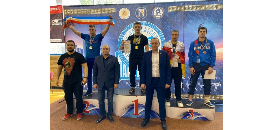 Студенты Троицкого филиала ЧелГУ вернулись с золотыми медалями с Первенства России по панкратиону