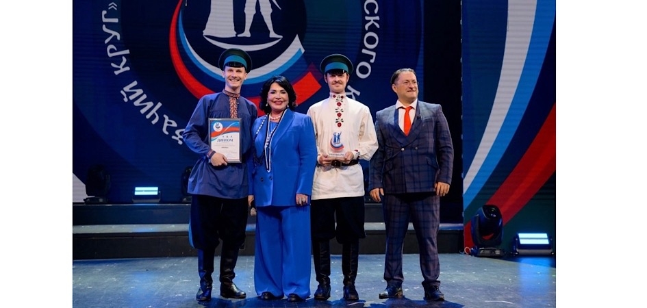 Фольклорный ансамбль «Черепица» ЧелГУ наградила Надежда Бабкина