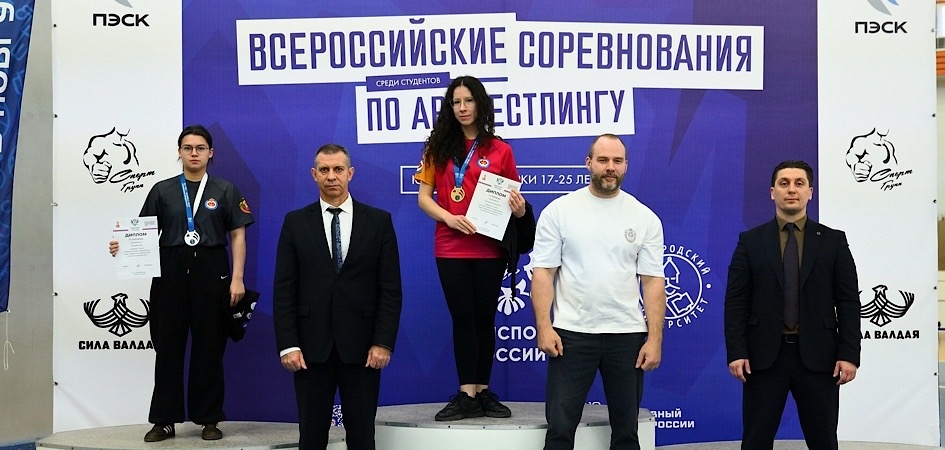 Студентка ЧелГУ — лидер всероссийских соревнований по армрестлингу