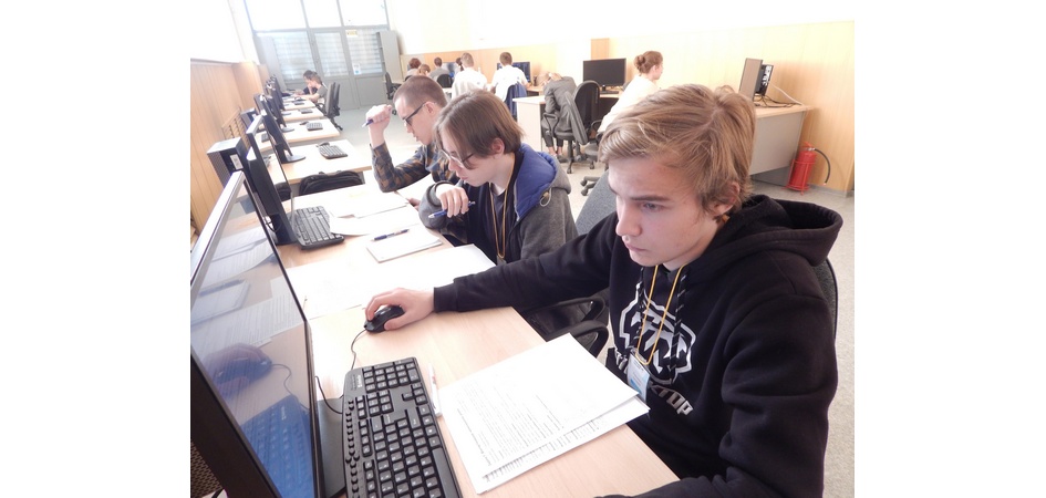 Команда студентов-математиков ЧелГУ уверенно победила в турнире по программированию