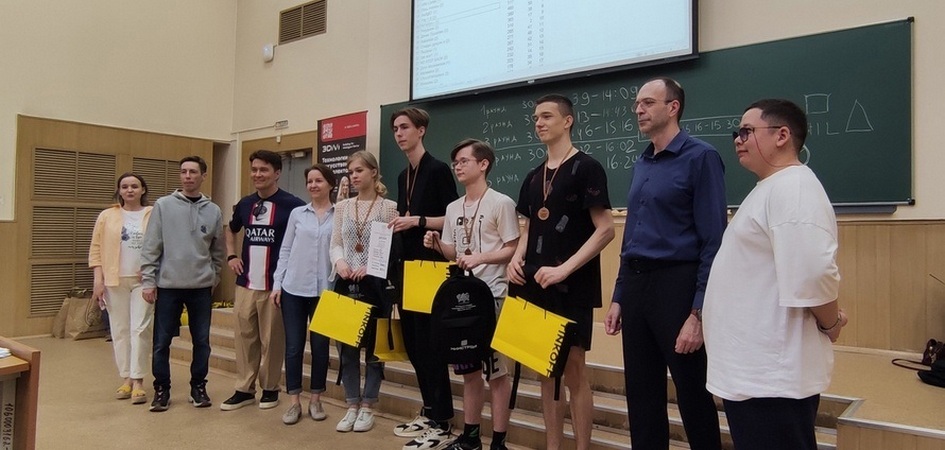 У студентов матфака ЧелГУ — серебро и бронза командной олимпиады по математике
