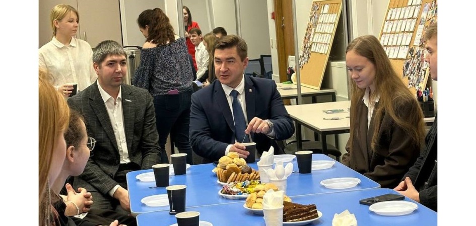 Активисты ЧелГУ встретились с ректором Сергеем Таскаевым