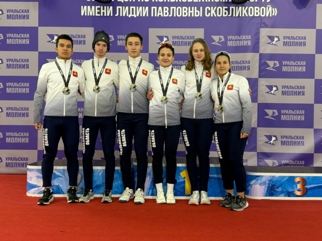У наших конькобежцев — золотые медали всероссийских соревнований