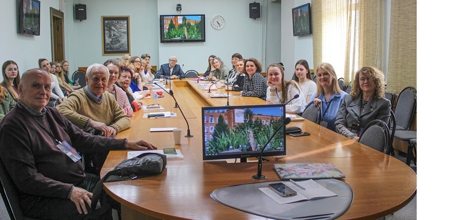 Журфак ЧелГУ объединил более 200 учёных для обсуждения пользовательского контента