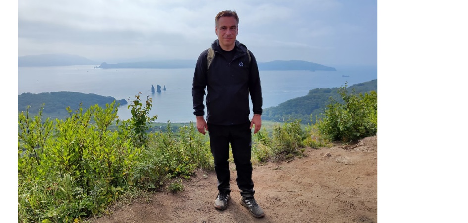 Преподаватель факультета экологии ЧелГУ прочёл свои стихи в эфире «Радио 100»