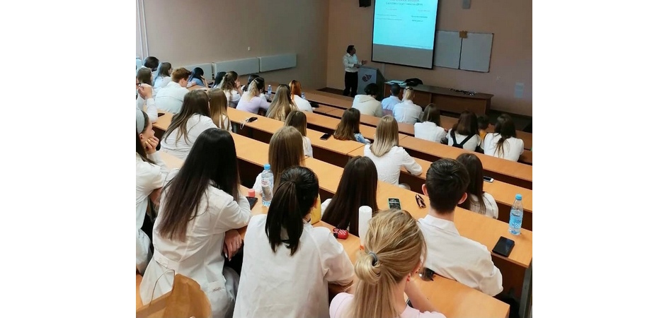 Главврач Федерального центра нейрохирургии пригласил на практику студентов ЧелГУ