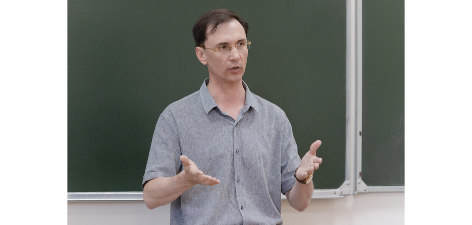 Абитуриенты ЧелГУ встретятся с директором ИЭОБиА Юнером Капкаевым