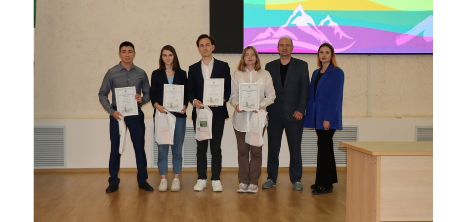 Студентов и преподавателя Миасского филиала ЧелГУ отметили на чествовании активистов округа