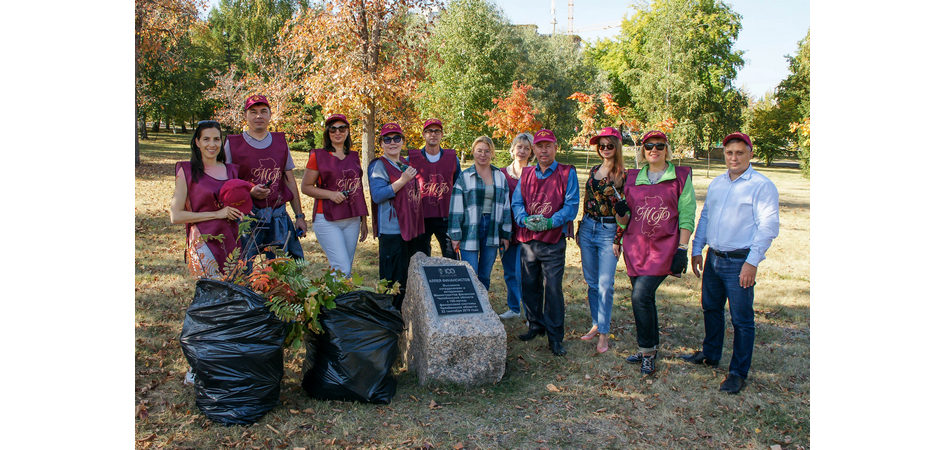 Биологи ботанического сада ЧелГУ пришли на помощь деревьям на Алом поле