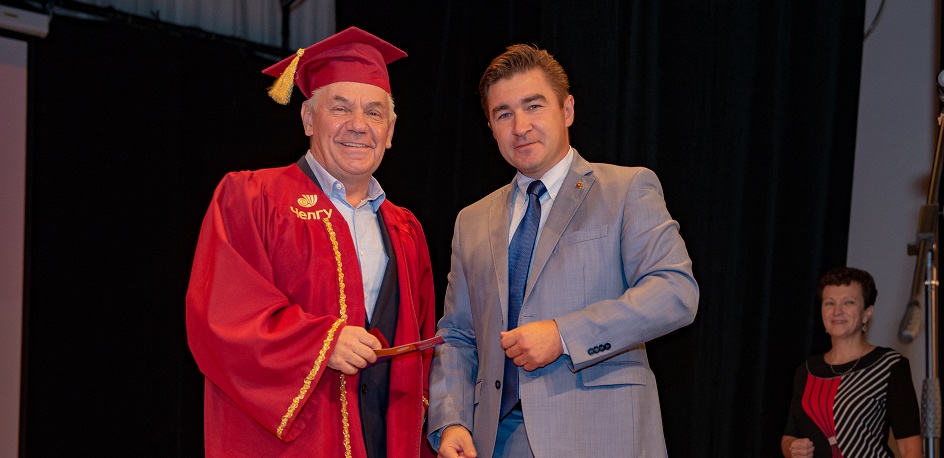 Звание Почётного доктора ЧелГУ присвоено члену-корреспонденту РАН Евгению Попову