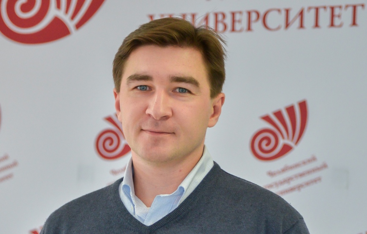 Ректор ЧелГУ Сергей Таскаев поздравляет с 43-летием университета