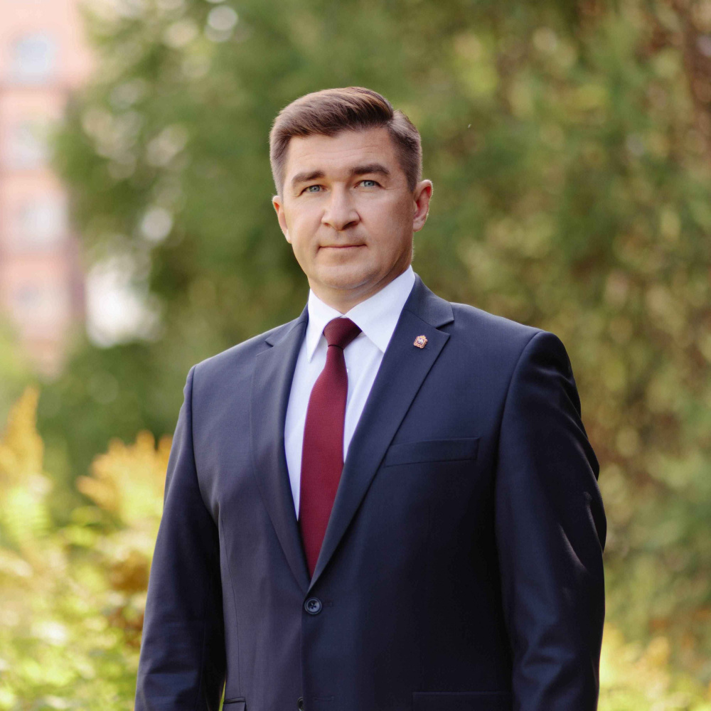 Ректор ЧелГУ Сергей Таскаев поздравляет с Днём Победы