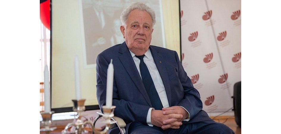 ЧелГУ поздравляет профессора Сергея Репина с юбилеем