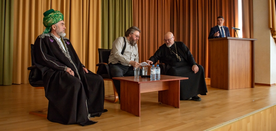 Челябинские студенты встретились в ЧелГУ с представителями двух религий