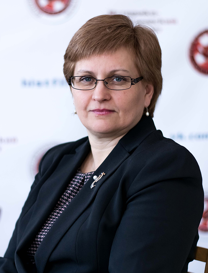 Известный лингвист Елена Голованова удостоена нагрудного знака ЧелГУ «За заслуги»