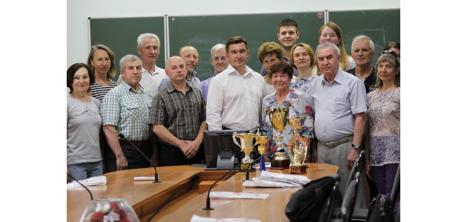 Ректор ЧелГУ отметил спортивные достижения преподавателей и сотрудников