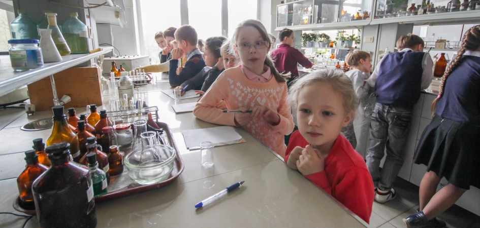Детский университет ЧелГУ ждёт школьников похимичить