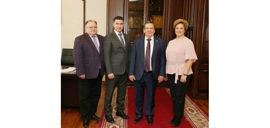 Ректор ЧелГУ Сергей Таскаев поздравил ГРЦ Макеева с юбилеем