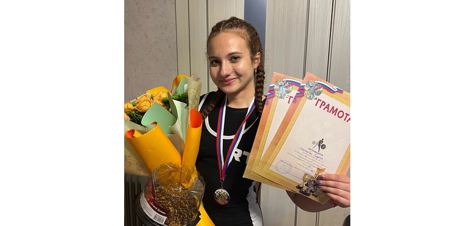 Студентка Троицкого филиала ЧелГУ — лидер областных соревнований по пауэрлифтингу