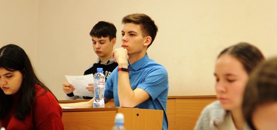 Южноуральские школьники показали знания иностранных языков, чтобы поступить в ЧелГУ без экзаменов