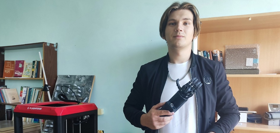 Выпускник Троицкого филиала ЧелГУ разработал протез кисти руки с использованием ИИ