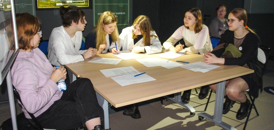 Филологи ЧелГУ провели профориентационную игру для школьников и студентов Челябинска