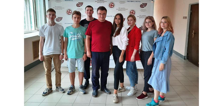 Миллион рублей получили школьники и магистранты ЧелГУ на исследования аккаунтов политиков