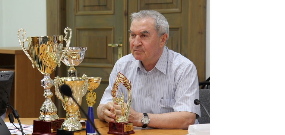 Юбилей отмечает декан факультета заочного и дистанционного обучения ЧелГУ Шакир Ягафаров