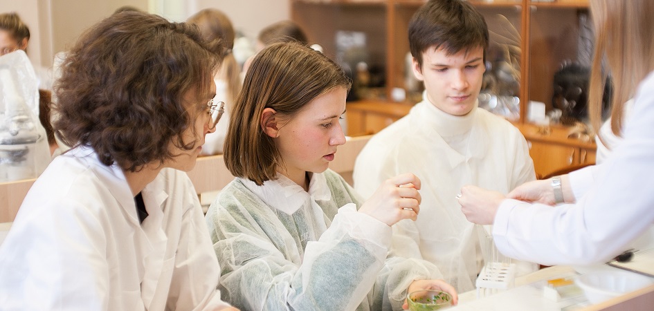 Школьники и студенты СПО примерили на себя роль студента ЧелГУ